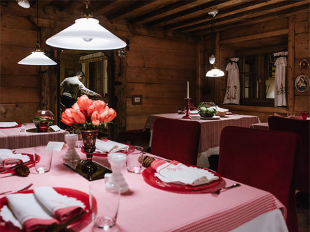 Ristorante Les Stües / Hotel La Perla Corvara 1 suedtirol.info