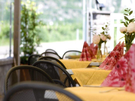 Ristorante Pizzeria Kurtinigerhof Cortina sulla Strada del Vino 2 suedtirol.info