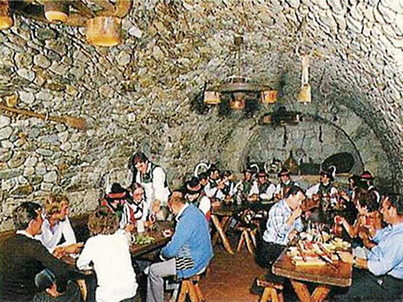 Luferkeller Restaurant Törggele Inn Riffian/Rifiano 2 suedtirol.info