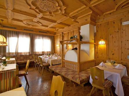 Sporthotel Panorama - Restaurant "Zirmstube" Corvara 1 suedtirol.info