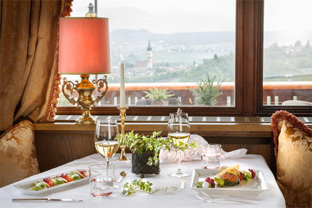 Schloss Hotel Korb Ristorante Appiano sulla Strada del Vino 7 suedtirol.info