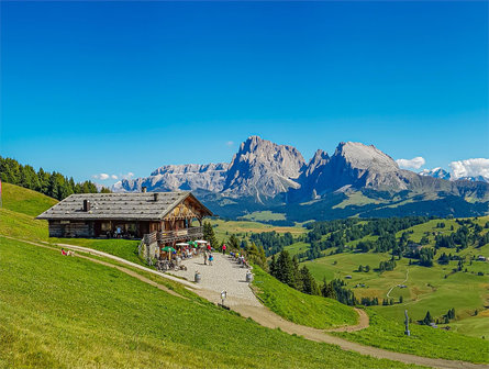 Tschötsch mountain hut Kastelruth/Castelrotto 1 suedtirol.info