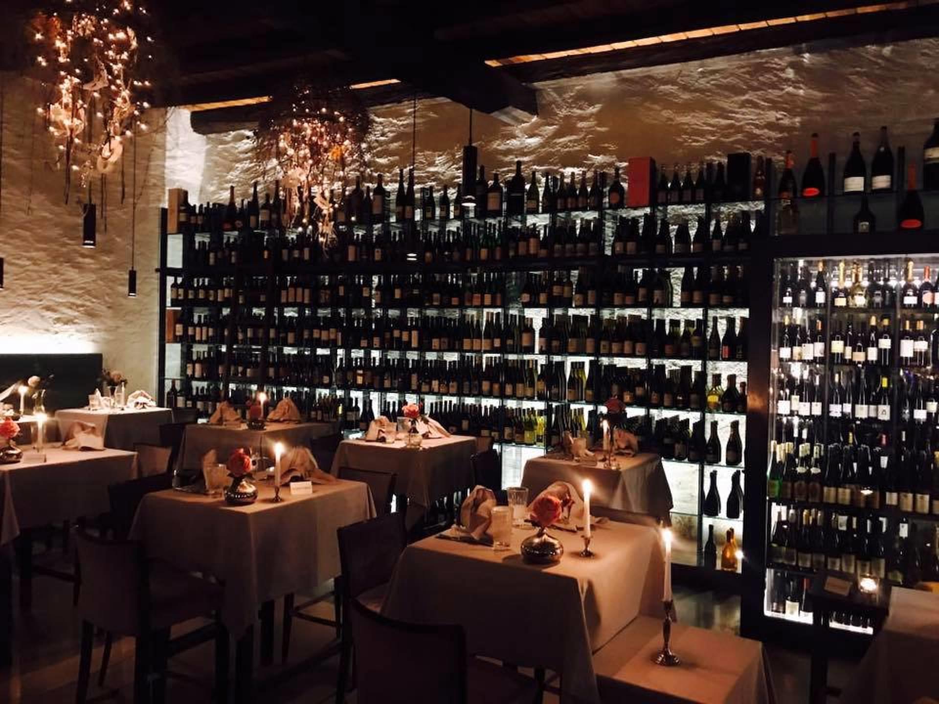 Vinothek-Restaurant Ansitz Pillhof Eppan an der Weinstraße 1 suedtirol.info