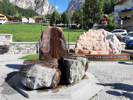 Rispetta la montagna - Fontana chiesa Colfosco Corvara 1 suedtirol.info