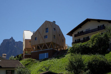 Atelier e casa Kostner Castelrotto 2 suedtirol.info