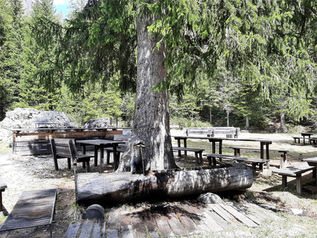 Respect the mountains - Fountain San Cassiano barbecue area Badia 1 suedtirol.info