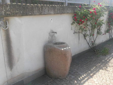 Rispetta la montagna - fontana a Cornedo / casa culturale Cornedo all'Isarco 2 suedtirol.info