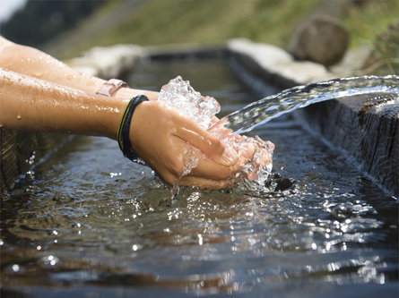 Respect the mountains - Fountain "Kaserstuan Brünndl"- drinking water refill point Partschins/Parcines 2 suedtirol.info