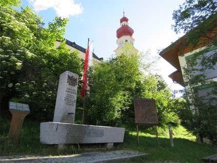 Achtsam am Berg - Brunnen Johann Jaeger Niederdorf 1 suedtirol.info