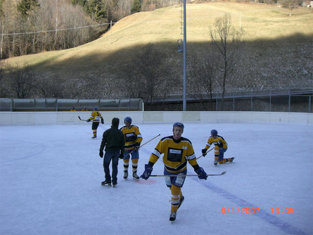 Ice rink St. Peter/Pitzack Villnöss/Funes 2 suedtirol.info