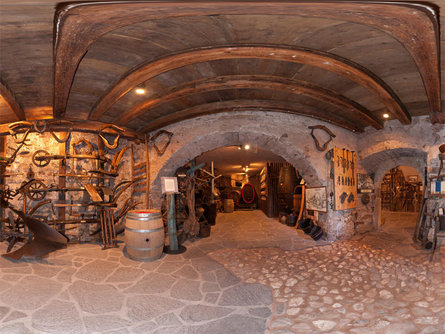 Hoamet Tramin Museum - vivere tra nord e sud Termeno sulla Strada del Vino 1 suedtirol.info