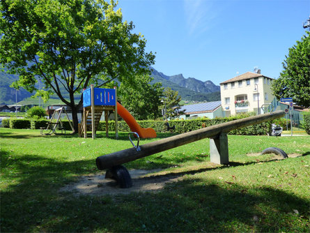 Children's playground next to the Pool Termeno - Tramin Tramin an der Weinstraße/Termeno sulla Strada del Vino 2 suedtirol.info