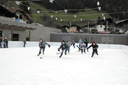 Ice skating place Sand in Taufers / Campo Tures Sand in Taufers/Campo Tures 1 suedtirol.info