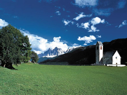 Chiesa S. Giacomo al Passo (XII sec.) Funes 1 suedtirol.info