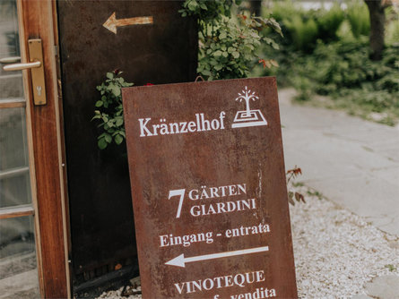 Kränzelhof - 7 giardini, arte, tenuta, culinaria Cermes 2 suedtirol.info