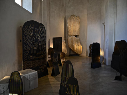 Menhir Ausstellung Schlanders 1 suedtirol.info