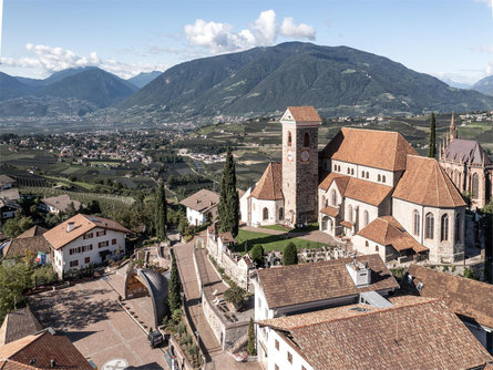 New parish church of Schenna Schenna/Scena 2 suedtirol.info