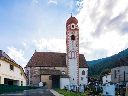 Parish Church of Mary Assumption (Maria Himmelfahrt) and St. Michael's Chapel in Tisens/Tesimo Tisens/Tesimo 1 suedtirol.info