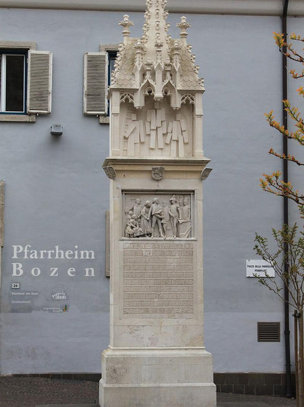 Monument to Peter Mayr Bolzano/Bozen 1 suedtirol.info