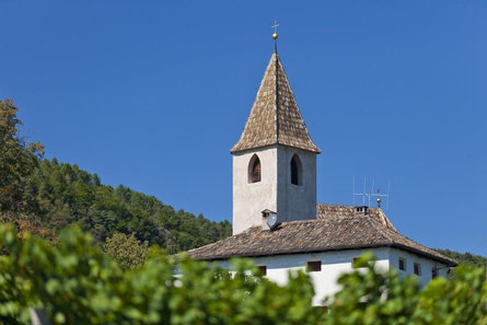 Chiesa S. Giustina Appiano sulla Strada del Vino 2 suedtirol.info