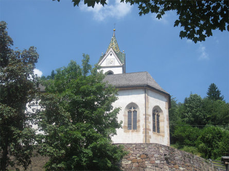 St. Blasius' church at Verschneid/Frasinetto Mölten/Meltina 2 suedtirol.info