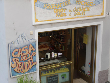 Casa dello Strudel. Fabian Profanter - my bakery Bressanone 1 suedtirol.info